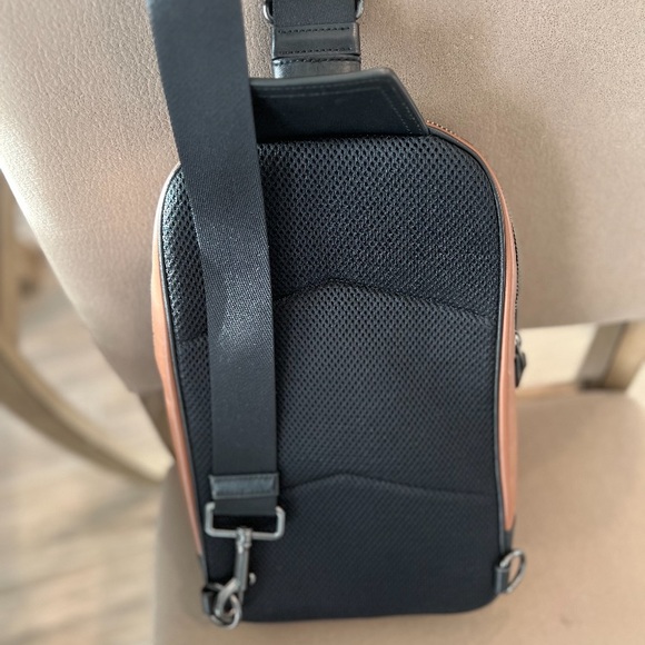 Coach Graham Pack Crossbody - Picture 3 of 16